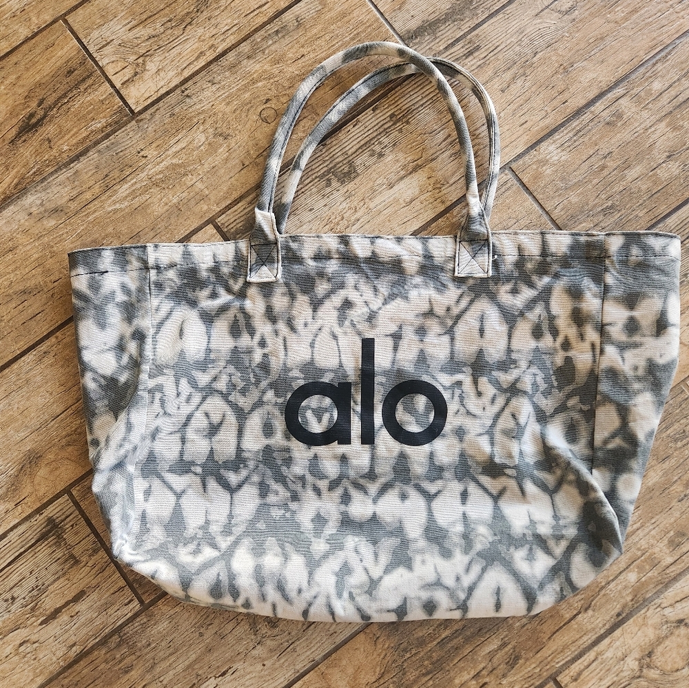 ALO Yoga Gray and Cream Tote Bag